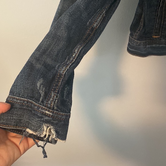 American Eagle Medium Women’s distressed jean jacket - Picture 6 of 8